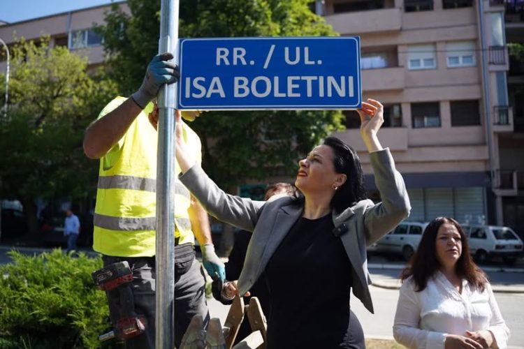 Pas vendosjes së tabelave, Pacolli: Mos keni merak, veriu është Republikë e Kosovës