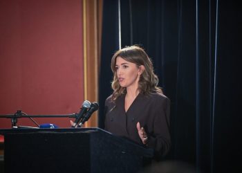 Haxhiu në shfaqjen e dokumentarit për Adem Shehin: Shqipëria ishte krah Kosovës në ditët më të vështira