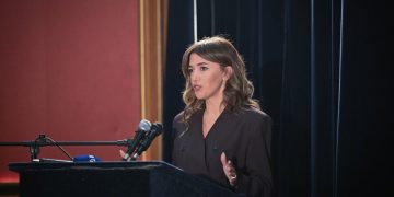 Haxhiu në shfaqjen e dokumentarit për Adem Shehin: Shqipëria ishte krah Kosovës në ditët më të vështira
