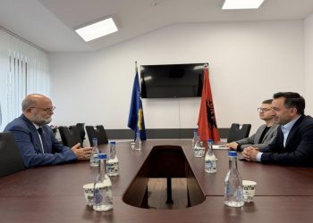 Basha dhe Malaj diskutojnë projektet infrastrukturore Kosovë-Shqipëri