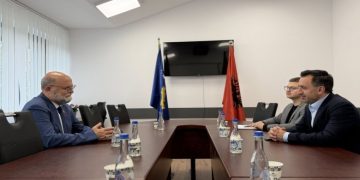 Basha dhe Malaj diskutojnë projektet infrastrukturore Kosovë-Shqipëri