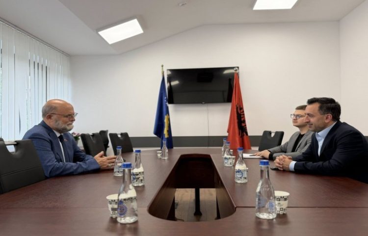 Basha dhe Malaj diskutojnë projektet infrastrukturore Kosovë-Shqipëri
