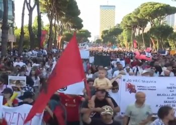 Protesta për Zvërnecin hyn në ditën e pestë,qytetarët vijojnë kundërshtimin