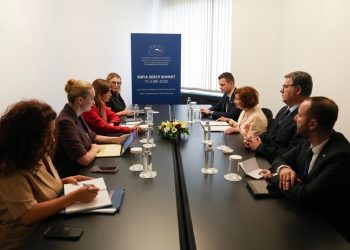 Haxhiu takon presidenten e Maqedonisë së Veriut në Sofje