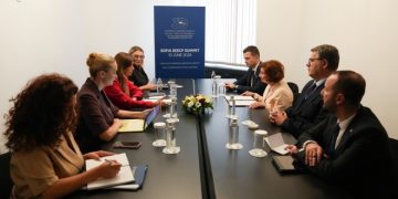 Haxhiu takon presidenten e Maqedonisë së Veriut në Sofje