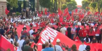 Vazhdojnë protesta për Zvërnecin, qytetarët protestojnë para Kryeministrisë