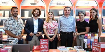 Kurti viziton Panairin e Librit “Prishtina 2026”