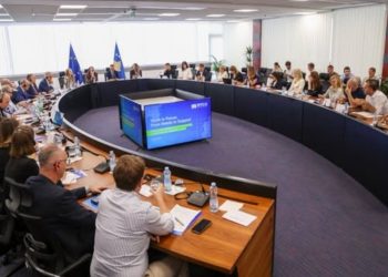 Mbahet takim për koordinimin e donatorëve në sektorin e rinisë