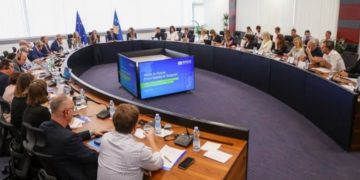 Mbahet takim për koordinimin e donatorëve në sektorin e rinisë