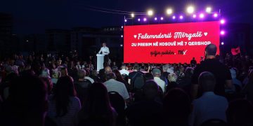 Kurti në Gjakovë: Do ta kemi edhe segmentin që e lidh Gjakovën me Shkodrën, në kuadër të hekurudhës Prishtinë-Durrës