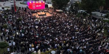 Vetëvendosje mban tubim në Mitrovicë, Kurti premton investime të shumta në tërë Kosovën