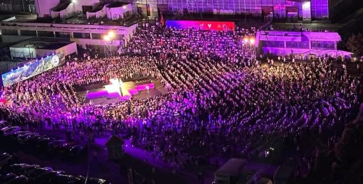 Kurti mbyll fushatën: “Kjo verë dallon”