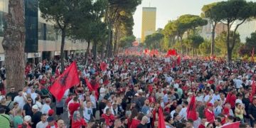 Dita e 25-të e protestës në Tiranë: Dorëheqja e Ramës, e panegociueshme