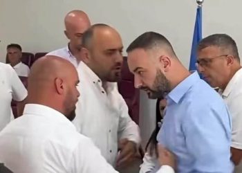 Eskalon debati në Komunën e Gjilanit, përfshihet drejtori i VV-së dhe asamblisti i PDK-së (VIDEO)