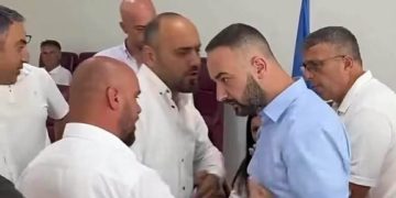 Eskalon debati në Komunën e Gjilanit, përfshihet drejtori i VV-së dhe asamblisti i PDK-së (VIDEO)