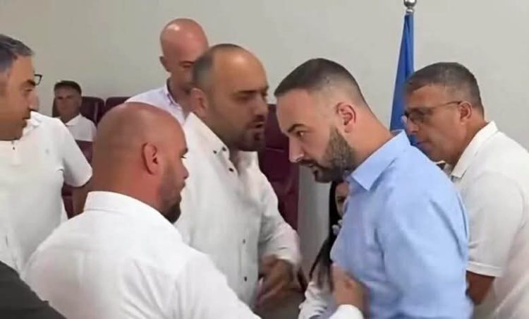 Eskalon debati në Komunën e Gjilanit, përfshihet drejtori i VV-së dhe asamblisti i PDK-së (VIDEO)