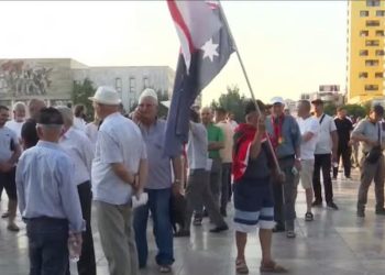 Dita e 28-të e protestës, nis grumbullimi i qytetarëve në Sheshin “Skënderbej”