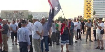 Dita e 28-të e protestës, nis grumbullimi i qytetarëve në Sheshin “Skënderbej”