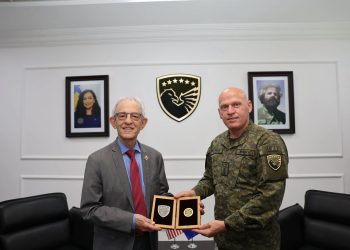 Serwer viziton FSK-në, diskuton për avancimin e ushtrisë drejt integrimit në NATO