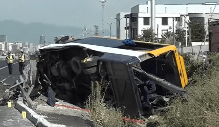 Ak*sidenti tragjik në autostradën Tiranë-Durrës: Njëri prej viktimave, shoferi i autobusit