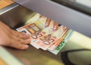 Nga sot, transaksionet mbi 2 mijë euro duhet të kryhen vetëm përmes bankës