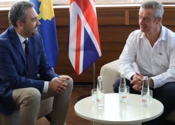 Ambasadori britanik viziton KQZ-në, vlerëson përgatitjet për procesin zgjedhor
