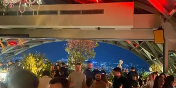 Skandal: Shtabi i PDK-së ‘udhëhiqet’ nga Ysabel, nga tubimi përmbyllës dërgon edhe një foto të klub-it