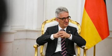 Ambasadori gjerman: Procesi zgjedhor në Kosovë po zhvillohet qetë dhe pa probleme