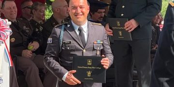 Nënkoloneli i FSK-së diplomon me sukses superior në ShBA
