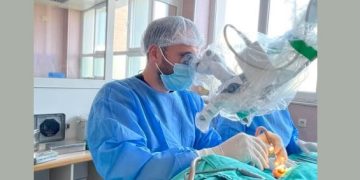 Pas 18 vitesh me probleme dëgjimi, pacientes në QKUK i rikthehet dëgjimi falë një operacioni