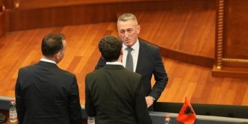 Mandati i Rashiqit dhe kriza e përfaqësimit serb në Kosovë