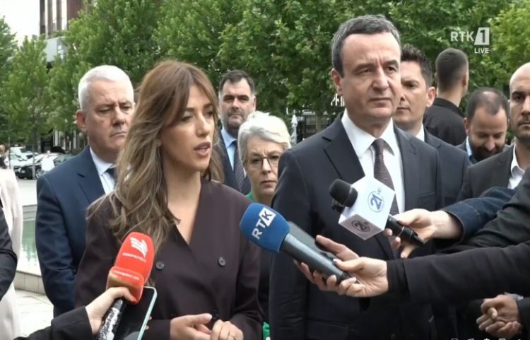 Haxhiu dhe Kurti nderojnë Rugovën, Demaçin dhe Zahir Pajazitin