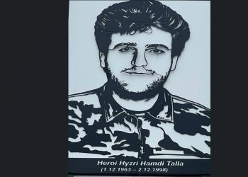 Në Ditën e Çlirimit, bashkëluftëtarët nderojnë dëshmorin Hyzri Talla