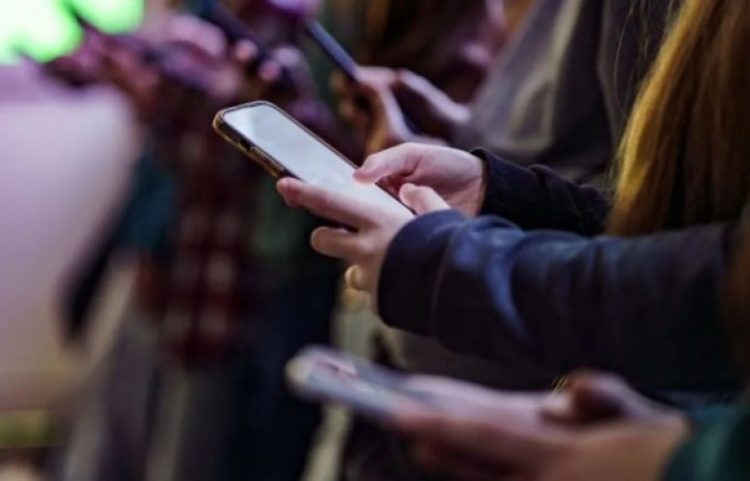 Kanadaja, rregulla të reja për përdorimin e rrjeteve sociale nga fëmijët