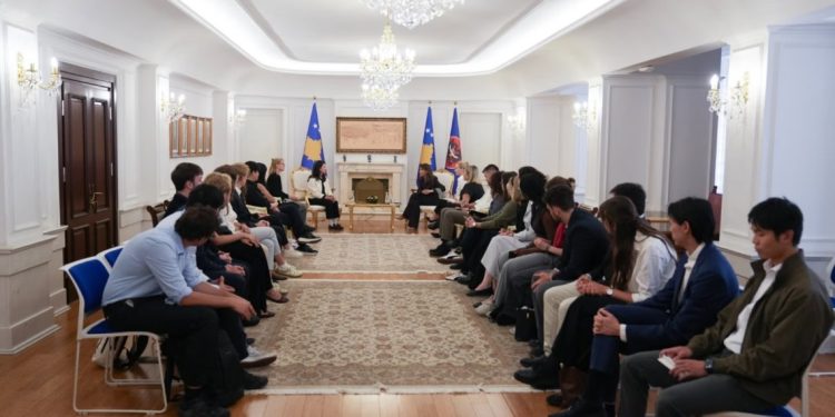Haxhiu pret në takim studentë të ETH Zürich: Kosova vend me potencial në inovacion dhe dije