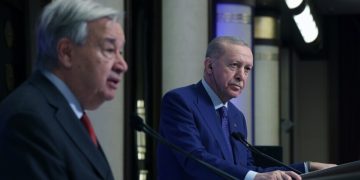 Presidenti turk dhe shefi i OKB-së diskutojnë zhvillimet rajonale dhe globale në një bisedë telefonike