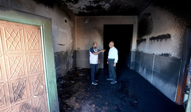 Kolonët izraelitë u vënë flakën xhamive dhe sulmojnë shtëpitë palestineze në Bregun Perëndimor