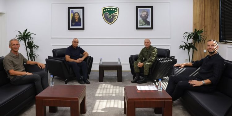 FSK dhuron donacion prej 50 kontejnerësh për Federatën e Futbollit të Kosovës