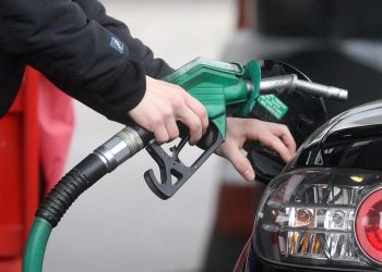 Çmimet e naftës vazhdojnë të bien pas nënshkrimit të marrëveshjes ShBA-Iran