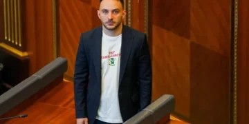 Pakënaqësitë në LDK, lajmërohet Paris Guri- Godet disa nga bashkëpartiakët e tijl