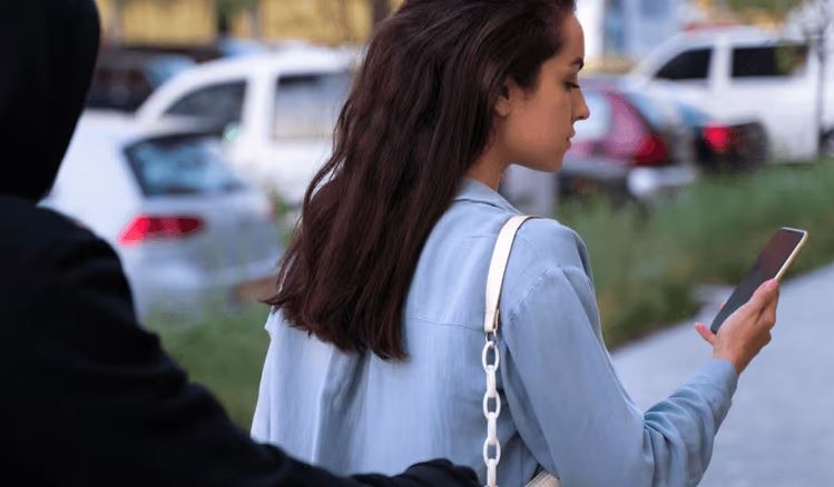 Pesë persona plaçkisin dy kolumbiane në Prishtinë