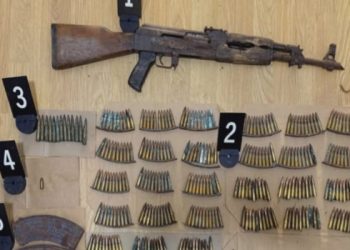 Policia gjen armë e municion në tri lokacione në Zubin Potok