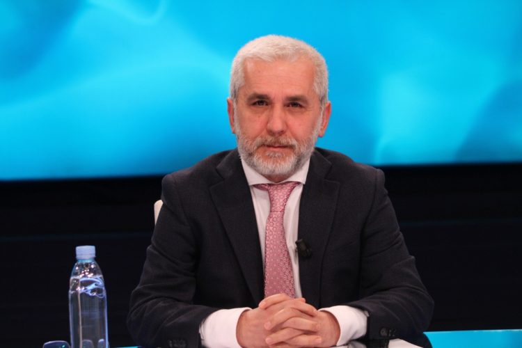 Ilir Babaramo: Shqiptarë të Kosovës, vërshoni në Tiranë!