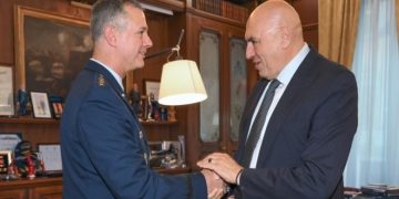 Komandanti i Forcave Aleate për Evropë diskuton në Romë për Kosovën