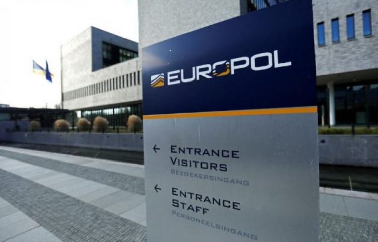 Europol: Në Evropë veprojnë 731 rrjete të krimit të organizuar