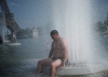 Ballkani në alarm ndërsa Evropa përfshihet nga nxehtësia rekord