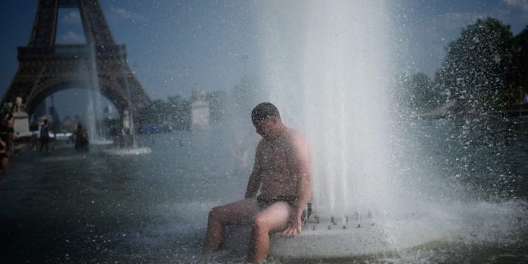 Ballkani në alarm ndërsa Evropa përfshihet nga nxehtësia rekord