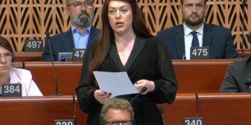 Serbia po ndjek model të ngjashëm me Rusinë, thotë Kearns