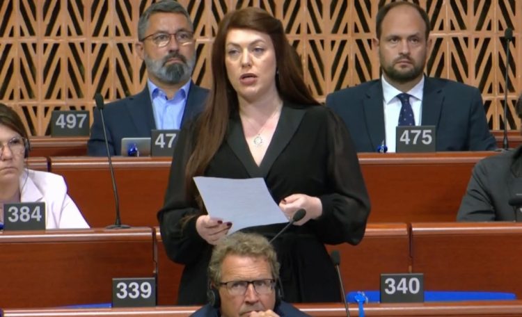 Serbia po ndjek model të ngjashëm me Rusinë, thotë Kearns
