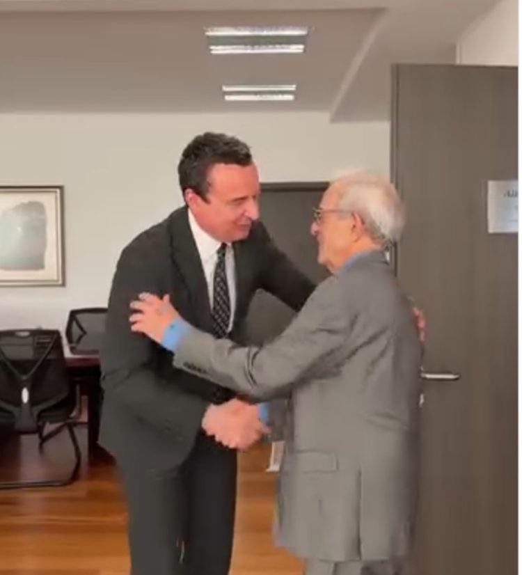 Kurti pret në takim profesorin amerikan Daniel Serwer, diskutojnë për BE-në, NATO-n dhe sigurinë e Kosovës